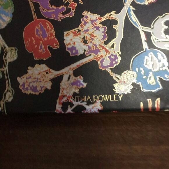 Cynthia Rowley Black and Gold Floral Accordion File Folder - Picture 4 of 8